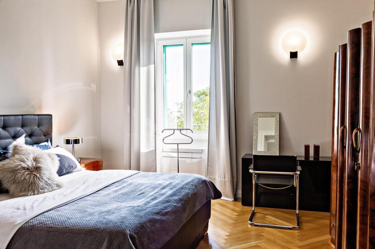 Deluxe Beachfront Apartment Klara, Laurana Esterno foto
