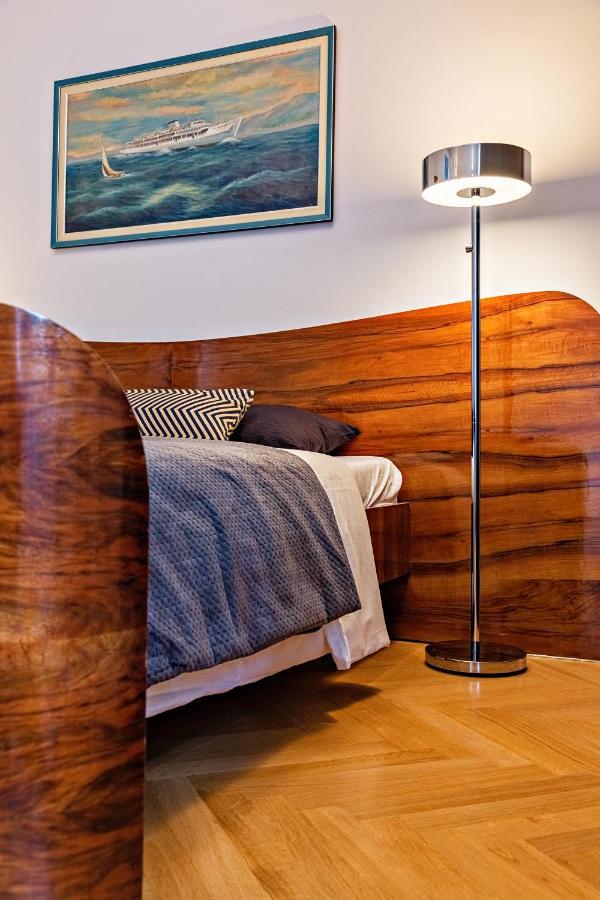 Deluxe Beachfront Apartment Klara, Laurana Esterno foto