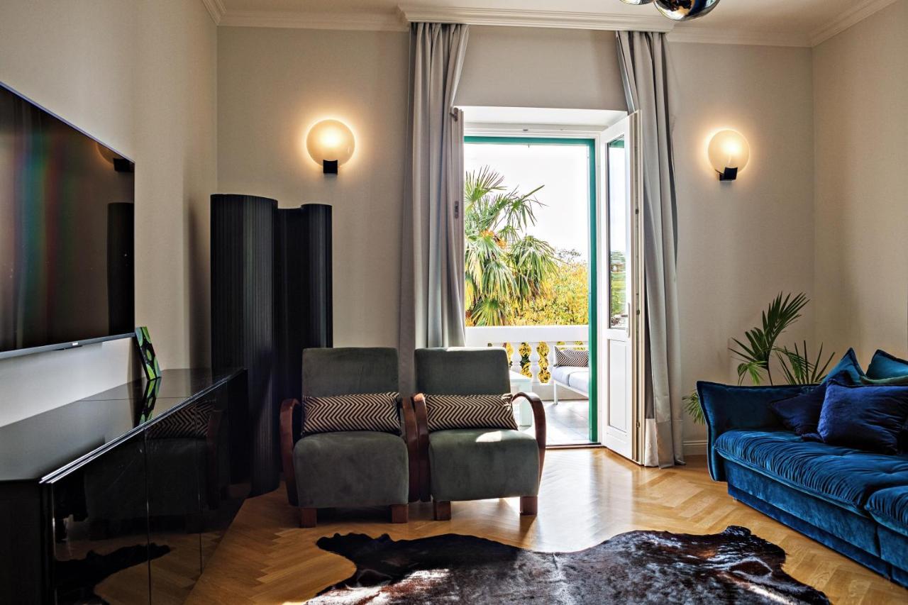 Deluxe Beachfront Apartment Klara, Laurana Esterno foto