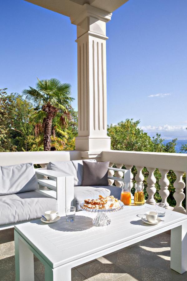 Deluxe Beachfront Apartment Klara, Laurana Esterno foto